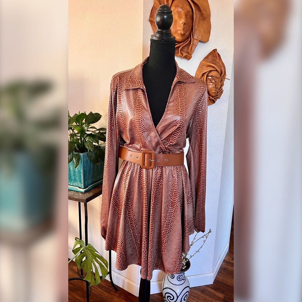 Fashion Nova Tinsley Faux Snakeskin Romper sz 1X in Camel NWT - Picture 5 of 8